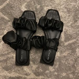 Black ruffle sandles